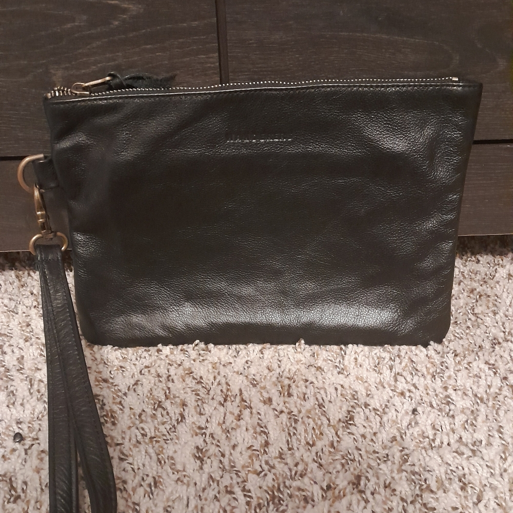 Wanderers Travel co Clutch